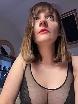 Snapshot of victoirenextdoor chatting on 17, 12, 2025 victoirenextdoor online show from 17, 12, 2025