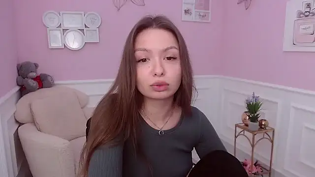 LucySkilar online show from 5, 12, 2024