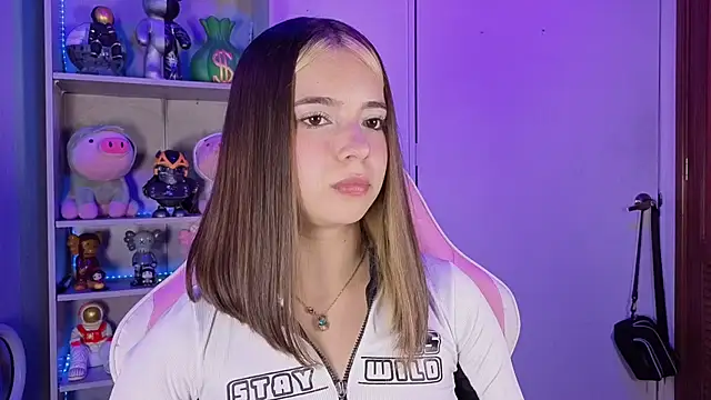 EmilyMiller  online show from 16, 9, 2025