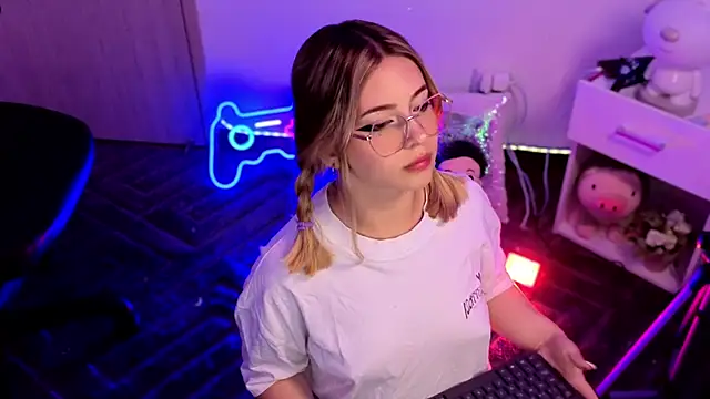 Snapshot of EmilyMiller_ chatting on 21, 7, 2026 EmilyMiller online show from 21, 7, 2026