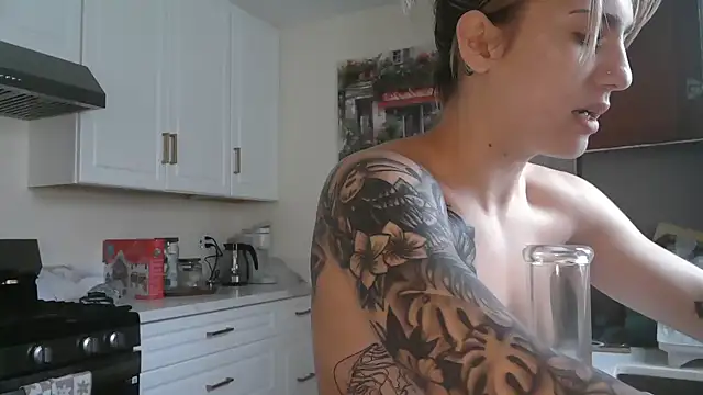 Snapshot of NatalieKneals chatting on 17, 12, 2025 NatalieKneals online show from 17, 12, 2025