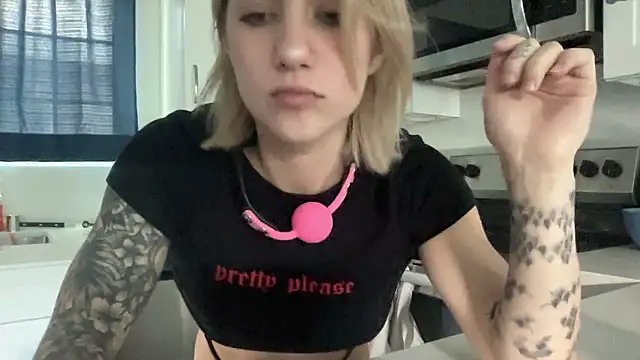 Snapshot of NatalieKneals chatting on 5, 1, 2026 NatalieKneals online show from 5, 1, 2026