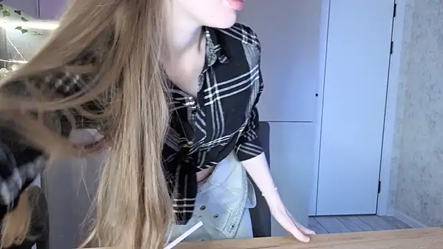 LissaCain online show from 22, 4, 2026