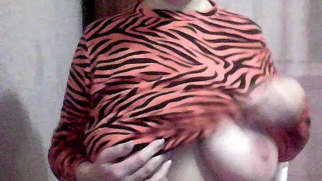 Snapshot of AnaXBerry chatting on 6, 1, 2026 AnaXBerry online show from 6, 1, 2026