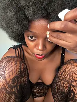 Snapshot of Bella_kiki chatting on 24, 6, 2026 Bella kiki online show from 24, 6, 2026