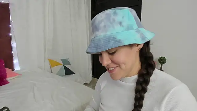 AURORA FRANKLIN online show from 10, 3, 2025