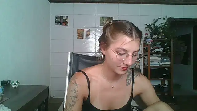 Snapshot of SweetyBabyDemon chatting on 2, 2, 2026 SweetyBabyDemon online show from 2, 2, 2026
