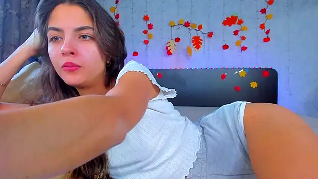 Milana Crystal  online show from 27, 10, 2025