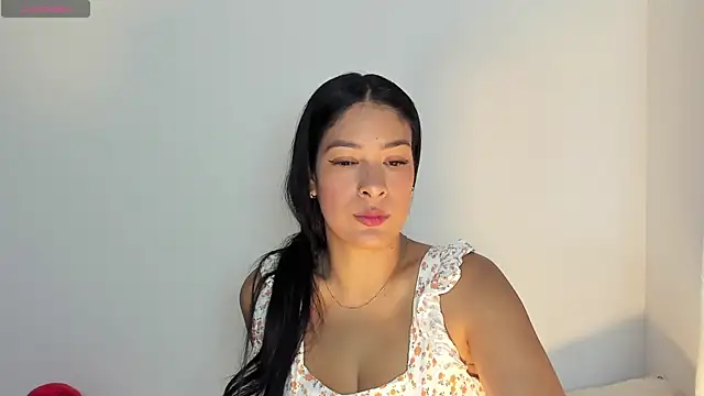Snapshot of bella_hadid1_ chatting on 23, 6, 2026 bella hadid1 online show from 23, 6, 2026