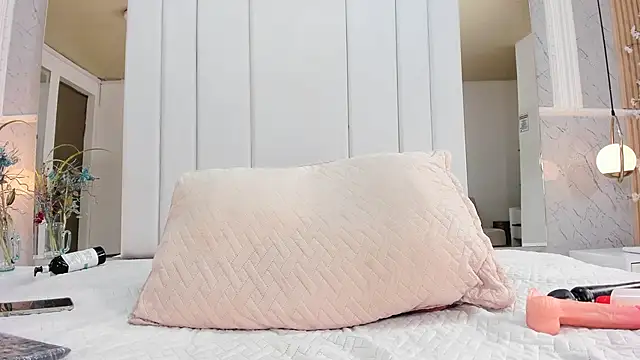 LiaObrien online show from 24, 2, 2025