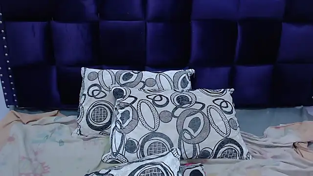 LindaKardi online show from 20, 9, 2025