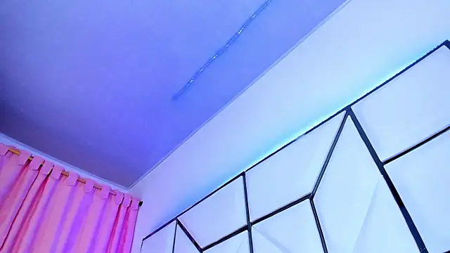 Snapshot of SarayRoyse chatting on 25, 2, 2025 SarayRoyse online show from 25, 2, 2025