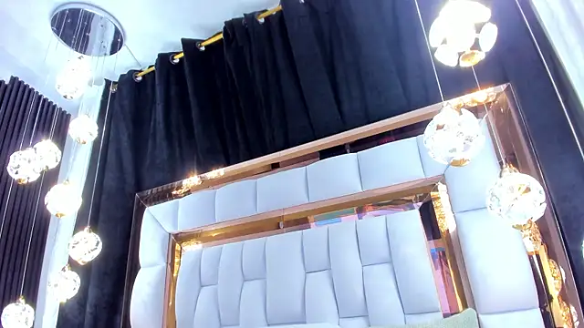 Snapshot of SarayRoyse chatting on 30, 10, 2025 SarayRoyse online show from 30, 10, 2025