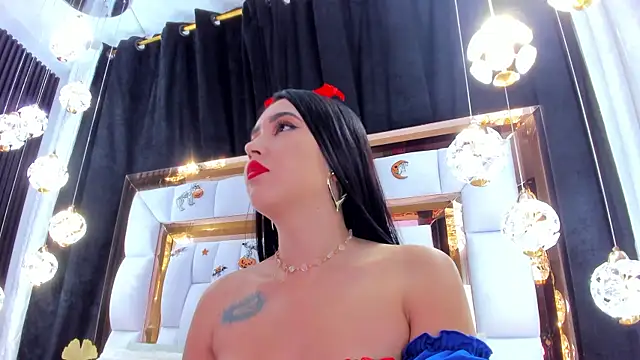 Snapshot of SarayRoyse chatting on 31, 10, 2025 SarayRoyse online show from 31, 10, 2025