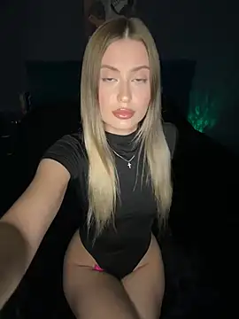 Snapshot of Sweet__Milly chatting on 16, 12, 2024 Sweet  Milly online show from 16, 12, 2024