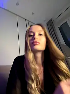 Snapshot of Sweet__Milly chatting on 24, 10, 2025 Sweet  Milly online show from 24, 10, 2025