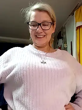 Snapshot of irinamaux chatting on 22, 4, 2026 irinamaux online show from 22, 4, 2026