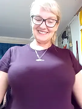 Snapshot of irinamaux chatting on 4, 5, 2026 irinamaux online show from 4, 5, 2026