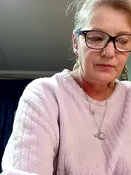 Snapshot of irinamaux chatting on 9, 5, 2026 irinamaux online show from 9, 5, 2026