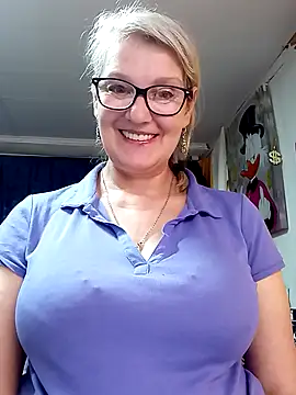 Snapshot of irinamaux chatting on 13, 5, 2026 irinamaux online show from 13, 5, 2026