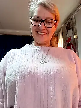 Snapshot of irinamaux chatting on 16, 5, 2026 irinamaux online show from 16, 5, 2026
