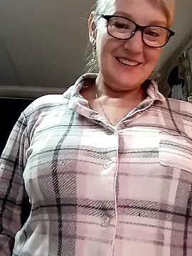 Snapshot of irinamaux chatting on 23, 5, 2026 irinamaux online show from 23, 5, 2026