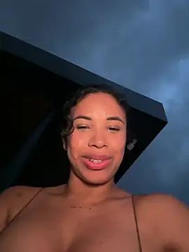 Snapshot of Brunettexio chatting on 8, 2, 2025 Brunettexio online show from 8, 2, 2025