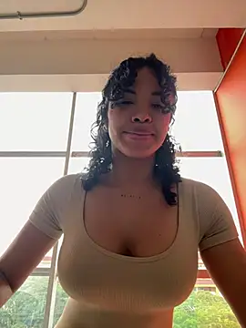 Snapshot of Brunettexio chatting on 14, 2, 2025 Brunettexio online show from 14, 2, 2025