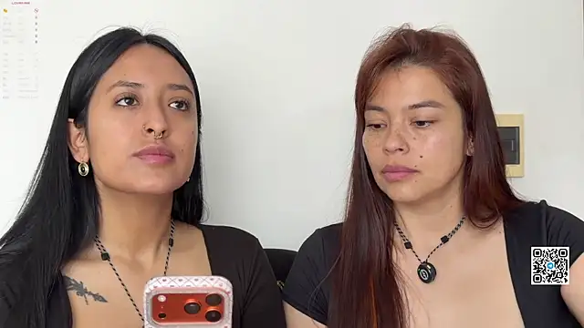 Snapshot of 2SummerLove1 chatting on 22, 5, 2026 2SummerLove1 online show from 22, 5, 2026