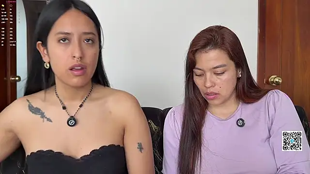 Snapshot of 2SummerLove1 chatting on 24, 5, 2026 2SummerLove1 online show from 24, 5, 2026