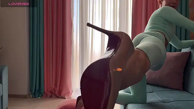 UrGoddessJenny online show from 20, 12, 2025