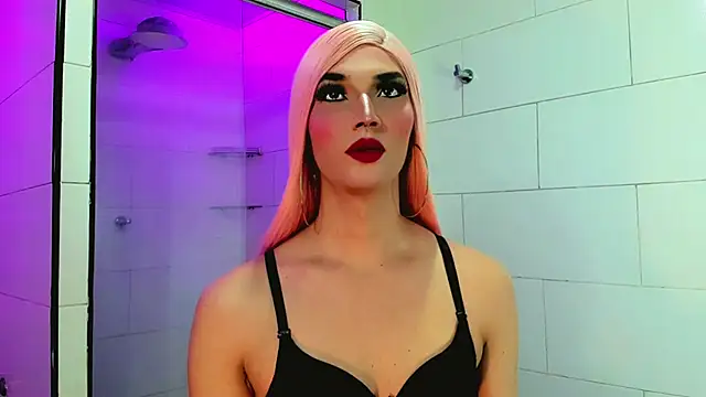 Snapshot of Victoria_Kastelo chatting on 5, 11, 2025 Victoria Kastelo online show from 5, 11, 2025