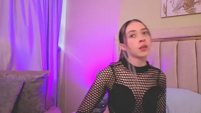 sophiia grey 1 online show from 22, 5, 2026