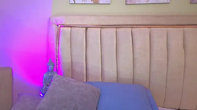 sophiia grey 1 online show from 4, 6, 2026
