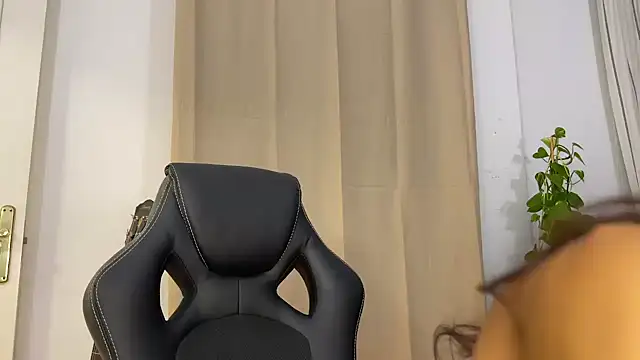 Snapshot of TheWildMiu chatting on 27, 12, 2024 TheWildMiu online show from 27, 12, 2024