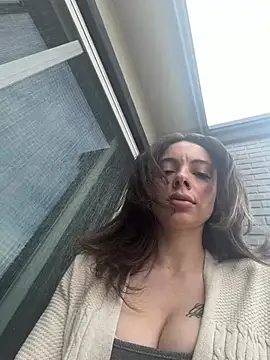Snapshot of greedybratt chatting on 13, 4, 2026 greedybratt online show from 13, 4, 2026