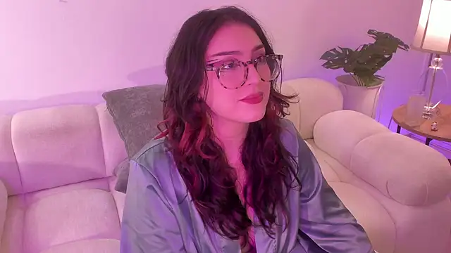 freya bella  online show from 6, 12, 2024