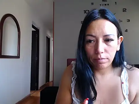 Snapshot of Laura_martin_ chatting on 5, 2, 2026 Laura martin online show from 5, 2, 2026