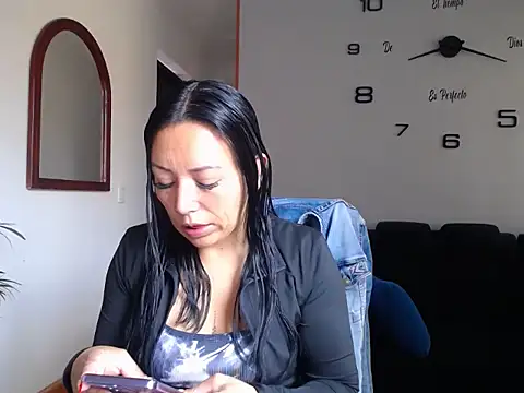 Snapshot of Laura_martin_ chatting on 25, 2, 2026 Laura martin online show from 25, 2, 2026