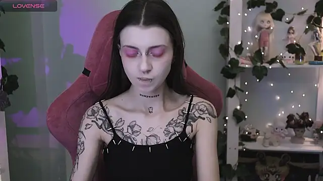 prettybones online show from 9, 8, 2026