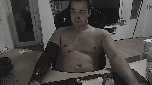 Snapshot of SharkLuigi chatting on 11, 5, 2026 SharkLuigi online show from 11, 5, 2026