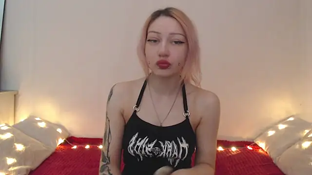 Snapshot of Emily_hardcore chatting on 4, 6, 2026 Emily hardcore online show from 4, 6, 2026
