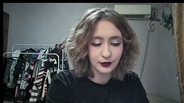 JoannaTompson online show from 15, 12, 2024