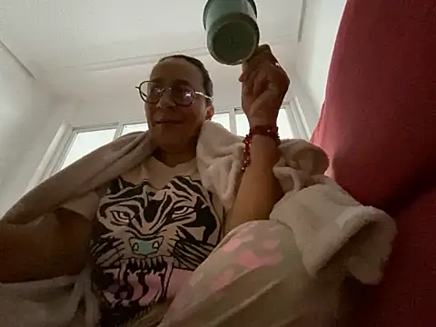 Snapshot of sweeviolet chatting on 12, 1, 2025 sweeviolet online show from 12, 1, 2025