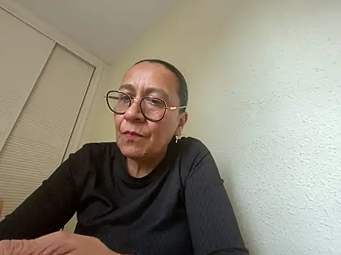 Snapshot of sweeviolet chatting on 3, 3, 2025 sweeviolet online show from 3, 3, 2025