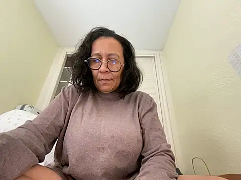 Snapshot of sweeviolet chatting on 14, 3, 2025 sweeviolet online show from 14, 3, 2025