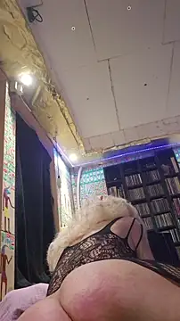 Snapshot of Toptransluder chatting on 4, 12, 2025 Toptransluder online show from 4, 12, 2025