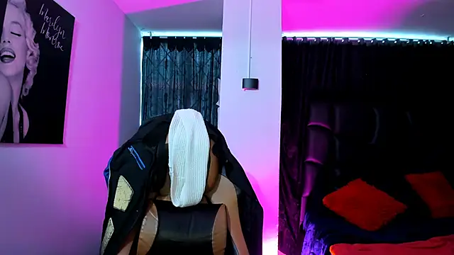 martina foxy  online show from 10, 2, 2025