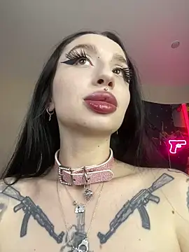 Snapshot of Molly__Moon chatting on 20, 5, 2026 Molly Moon online show from 20, 5, 2026