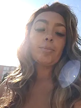 lauramcdowell1 online show from 16, 1, 2025